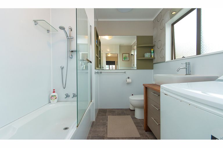 Photo of property in 4a Fernleigh Avenue, Waiuku, 2123