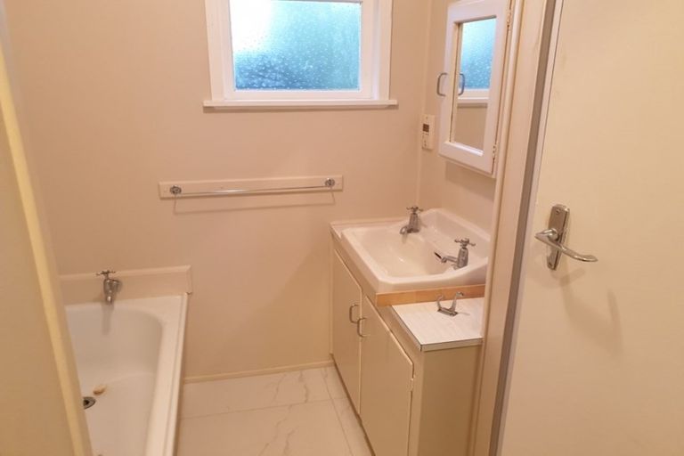 Photo of property in 2 Banks Road, Kawakawa Bay, Papakura, 2585