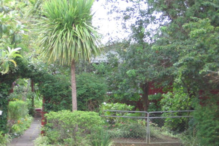 Photo of property in 16 Rambler Crescent, Beach Haven, Auckland, 0626