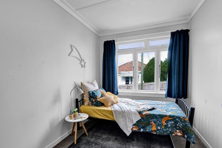 Photo of property in 106 Seaview Road, Westown, New Plymouth, 4310