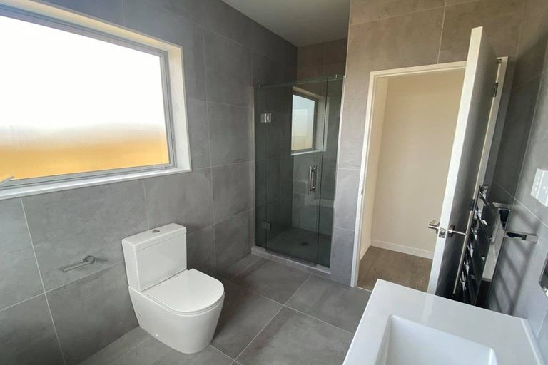 Photo of property in 13 Walter Ruddock Avenue, Kumeu, 0810