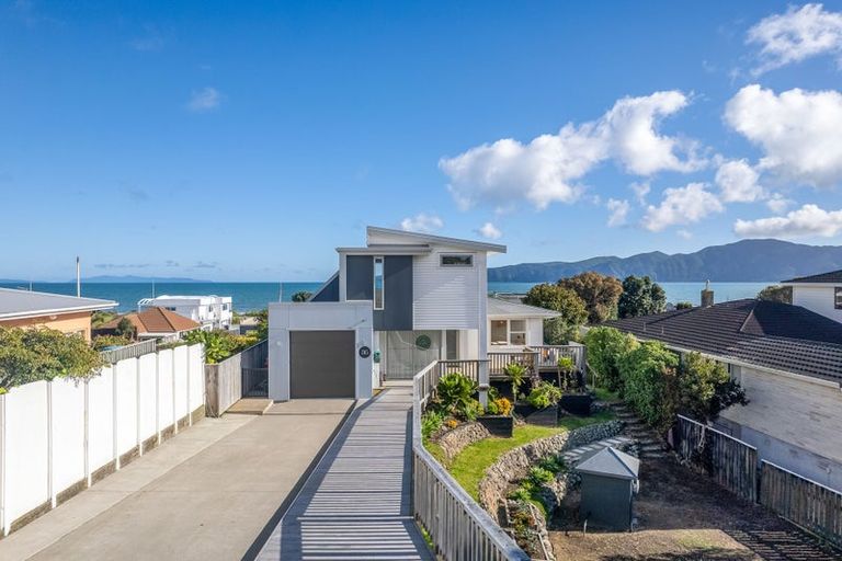 Photo of property in 86 Seaview Road, Paraparaumu Beach, Paraparaumu, 5032