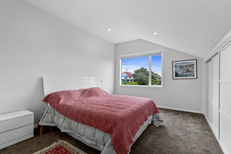 Photo of property in 2/39 Old Lake Road, Narrow Neck, Auckland, 0624