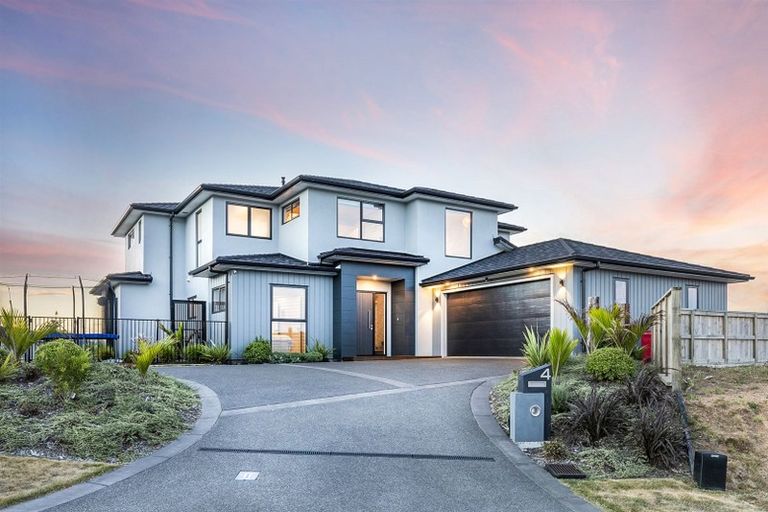 Photo of property in 4 Rotorua Grove, Aotea, Porirua, 5024