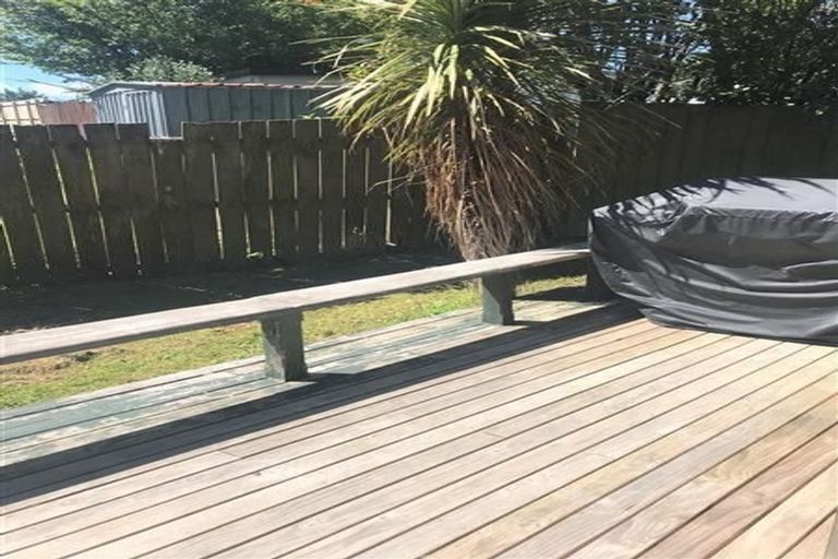 Photo of property in 3 Wickstead Place, Massey, Auckland, 0614