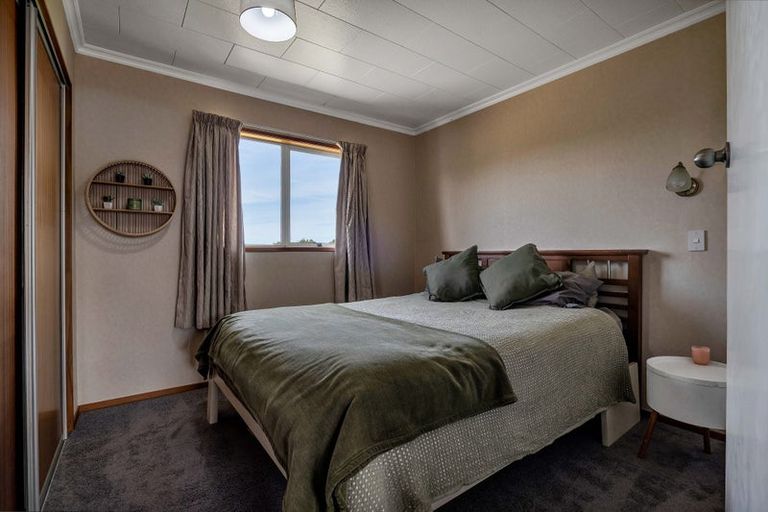 Photo of property in 35 Weraroa Road, Waverley, 4510