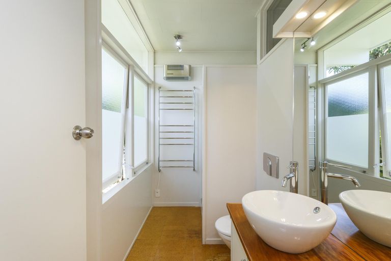 Photo of property in 40 Crewe Crescent, Hokowhitu, Palmerston North, 4410