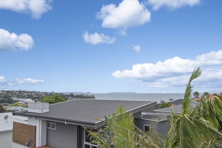 Photo of property in 4a Hyde Road, Rothesay Bay, Auckland, 0630