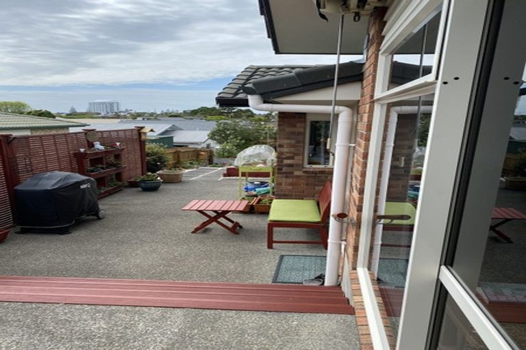 Photo of property in 19 Chesterfield Way, Orewa, 0931