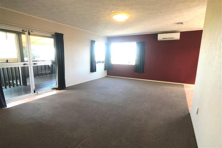 Photo of property in 147 Aviemore Drive, Highland Park, Auckland, 2010