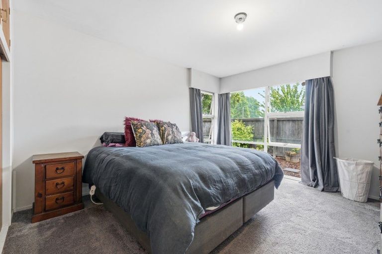 Photo of property in 1/106 Lake Terrace Road, Burwood, Christchurch, 8061