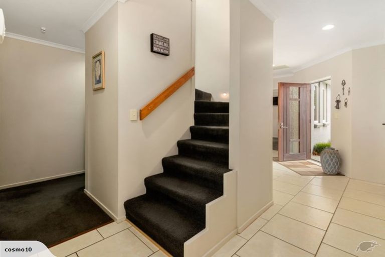 Photo of property in 16 Caulfield Place, Pukehangi, Rotorua, 3015