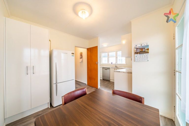 Photo of property in 43 Russell Road, Wainuiomata, Lower Hutt, 5014