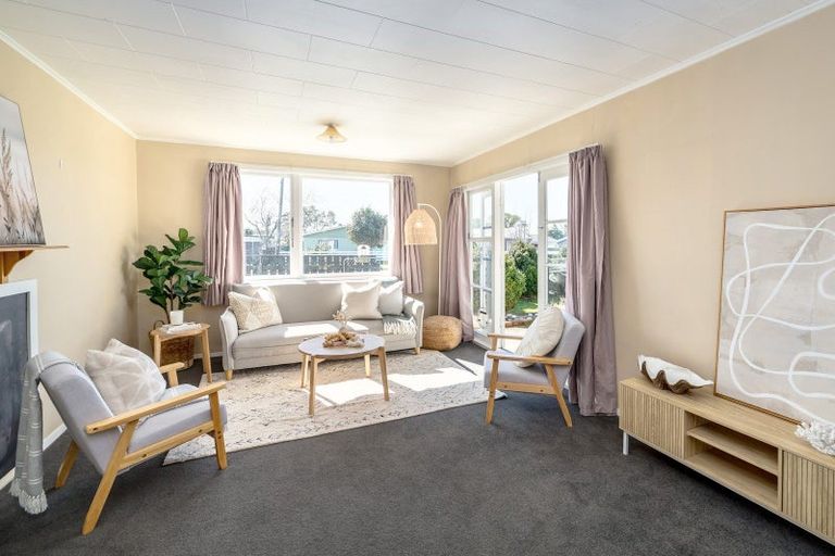 Photo of property in 44 Woodward Street East, Featherston, 5710