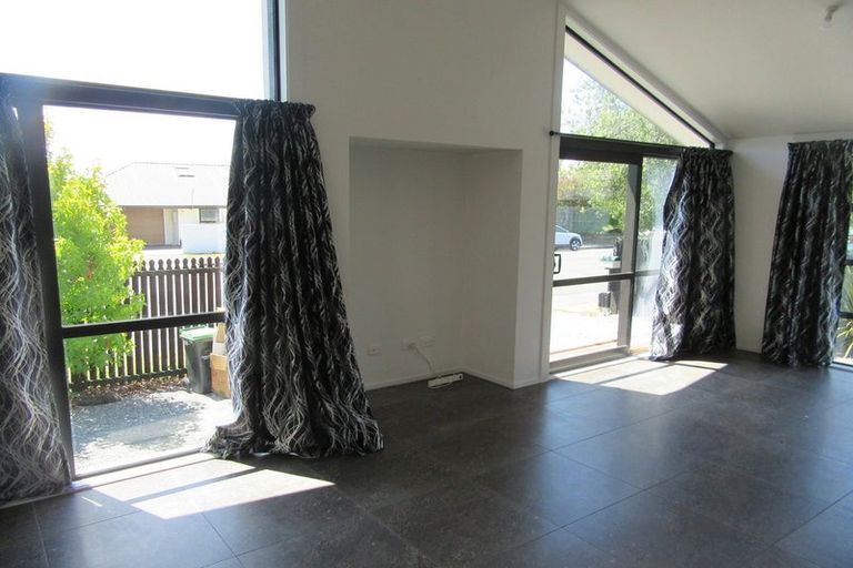 Photo of property in 77 Peverel Street, Riccarton, Christchurch, 8041