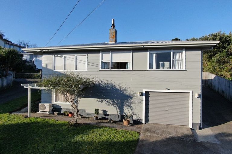 Photo of property in 16 Owhiti Street, Titahi Bay, Porirua, 5022