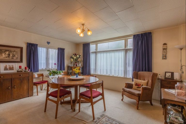 Photo of property in 57 Waverley Street, Waipawa, 4210