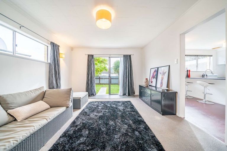 Photo of property in 2/5 Oregon Drive, Maoribank, Upper Hutt, 5018