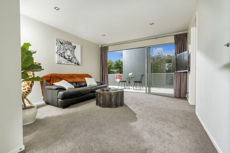 Photo of property in 33 Waiake Street, Torbay, Auckland, 0630