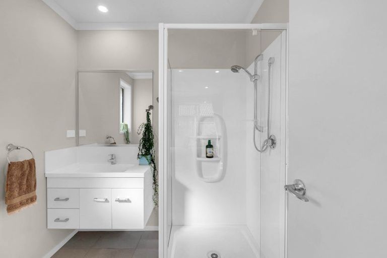 Photo of property in 42 Edgeview Crescent, Fitzroy, Hamilton, 3206