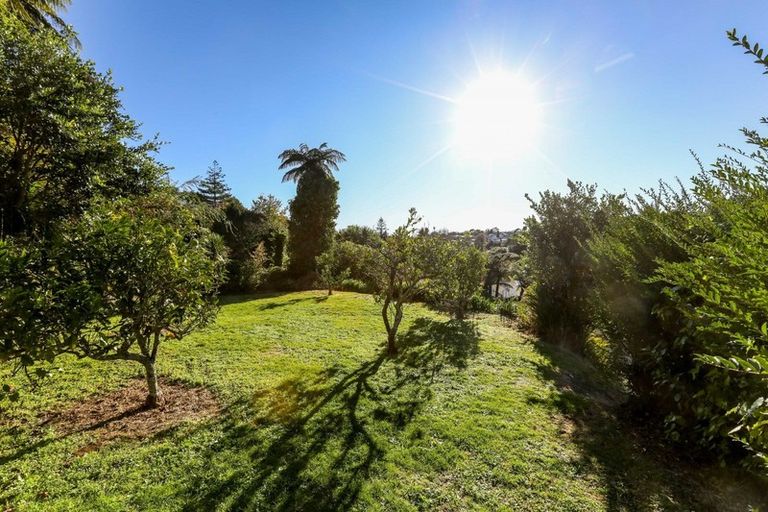 Photo of property in 128 Huatoki Street, Frankleigh Park, New Plymouth, 4310