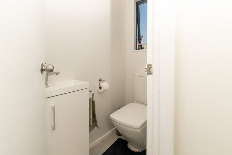 Photo of property in 2/120 Manuka Road, Bayview, Auckland, 0629