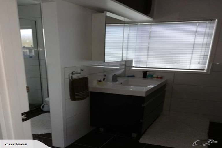 Photo of property in 42 Lynbrooke Avenue, Blockhouse Bay, Auckland, 0600