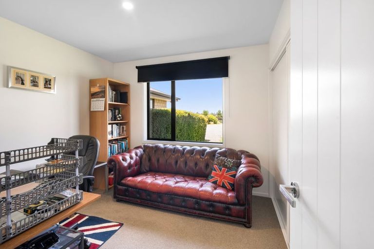 Photo of property in 24 Whitcombe Place, Darfield, 7571