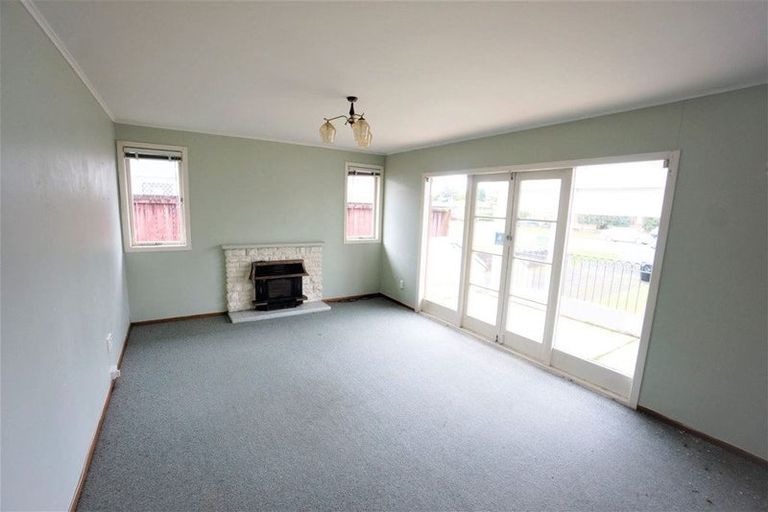 Photo of property in 30 Lincoln Road, Henderson, Auckland, 0610