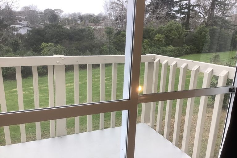 Photo of property in 1/98 Chislehurst Street, Henderson, Auckland, 0612