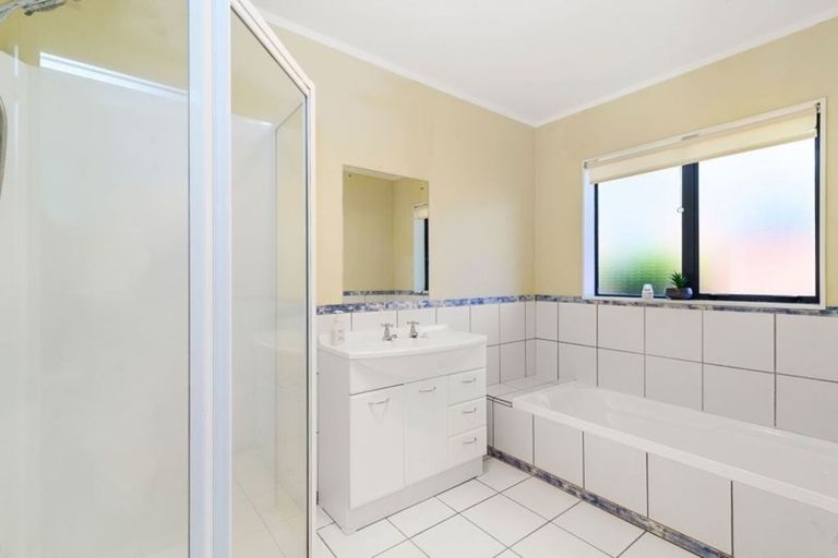 Photo of property in 56a Aquarius Drive, Kawaha Point, Rotorua, 3010