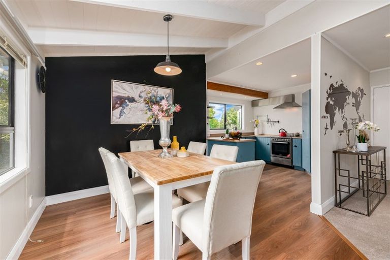 Photo of property in 8 Rhinevale Close, Henderson, Auckland, 0612