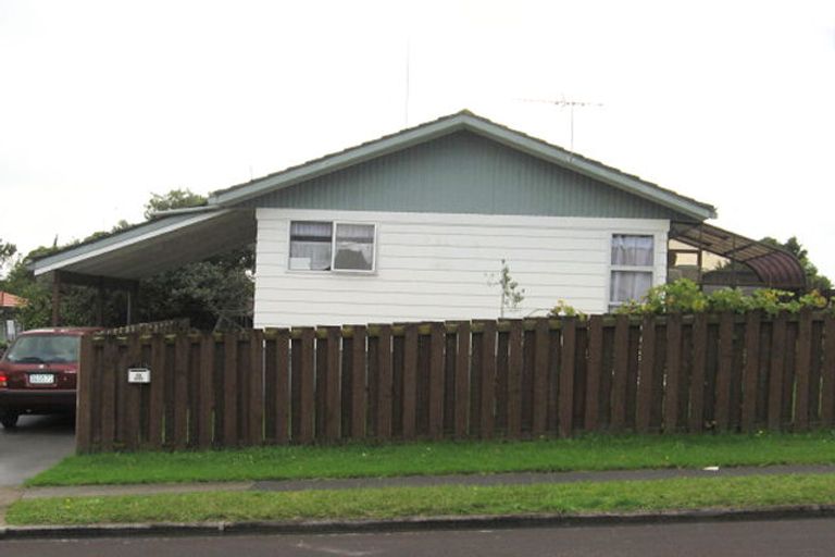 Photo of property in 2/6 Benygloe Place, Highland Park, Auckland, 2010