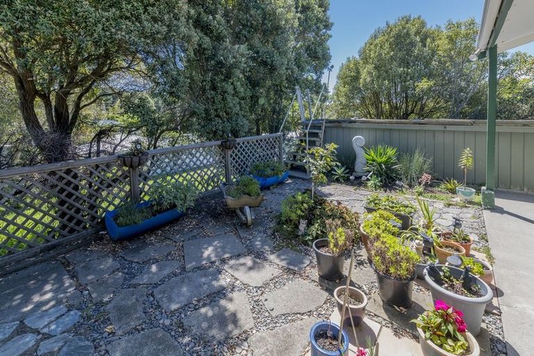 Photo of property in 686 Waikawa Beach Road, Waikawa Beach, Levin, 5573