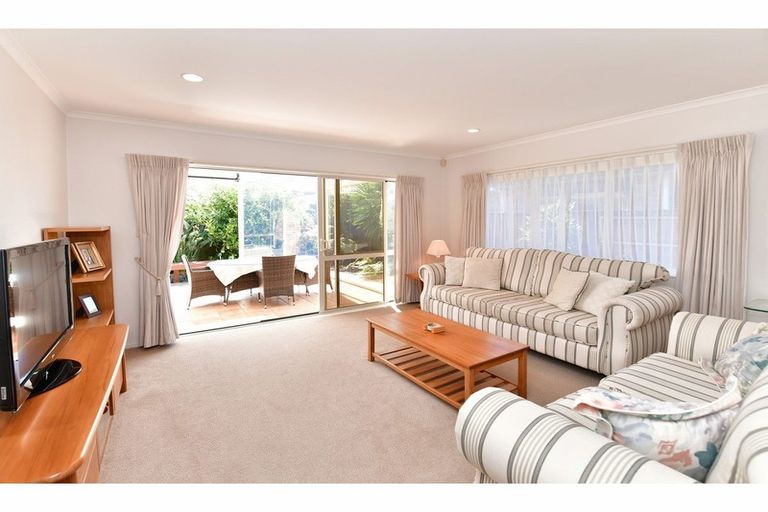 Photo of property in 18 Dan Tori Place, Orewa, 0931