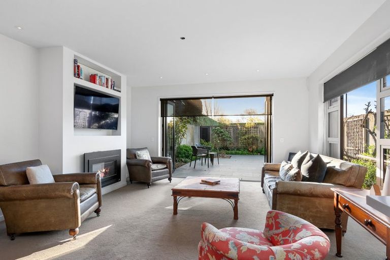 Photo of property in 93 Holly Road, St Albans, Christchurch, 8014