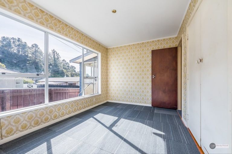 Photo of property in 2/22 Shackleton Grove, Stokes Valley, Lower Hutt, 5019