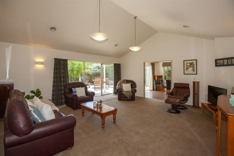 Photo of property in 4 Pukatea Close, Raumati Beach, Paraparaumu, 5032