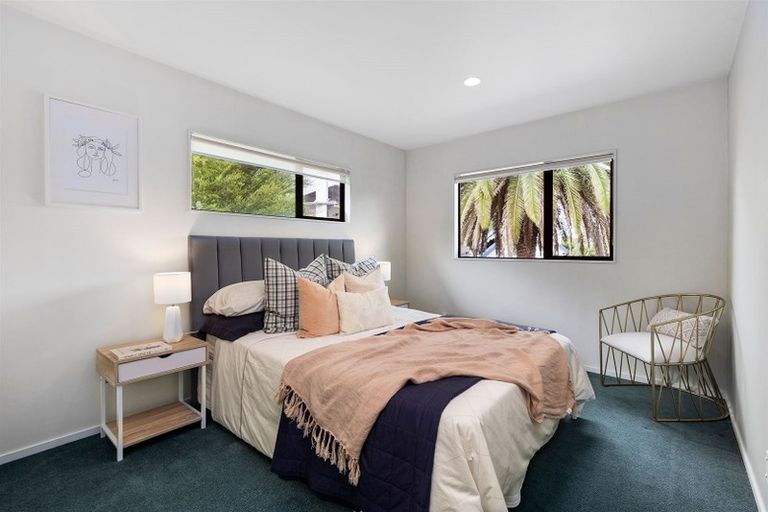 Photo of property in 2/25 Howard Road, Northcote, Auckland, 0627