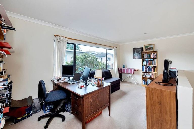 Photo of property in 62 Medallion Drive, Oteha, Auckland, 0632