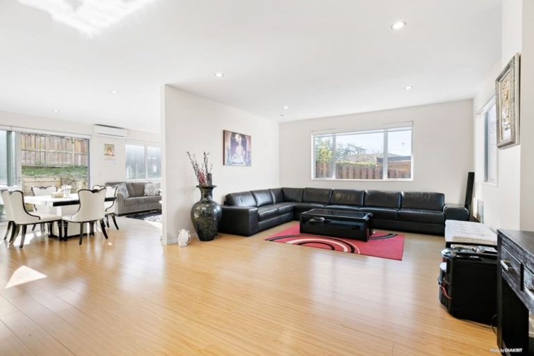 Photo of property in 135a Tiroroa Avenue, Te Atatu South, Auckland, 0610