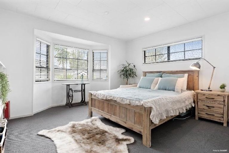 Photo of property in 10 Caribbean Drive, Unsworth Heights, Auckland, 0632