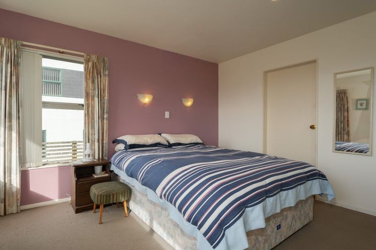 Photo of property in 1 Atamira Close, Churton Park, Wellington, 6037