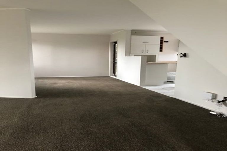 Photo of property in 1/60 Rangatira Road, Beach Haven, Auckland, 0626