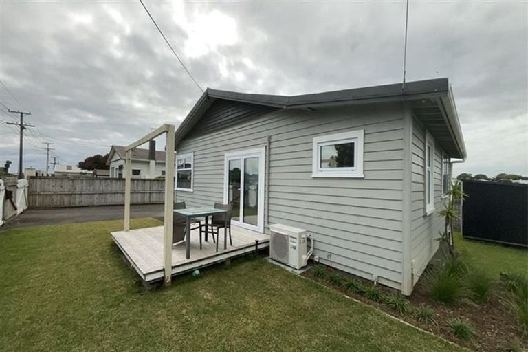 Photo of property in 197 Seaview Road, Westown, New Plymouth, 4310