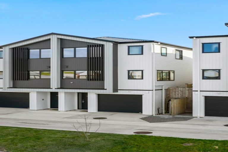 Photo of property in 20a Makomako Drive, Orewa, 0931