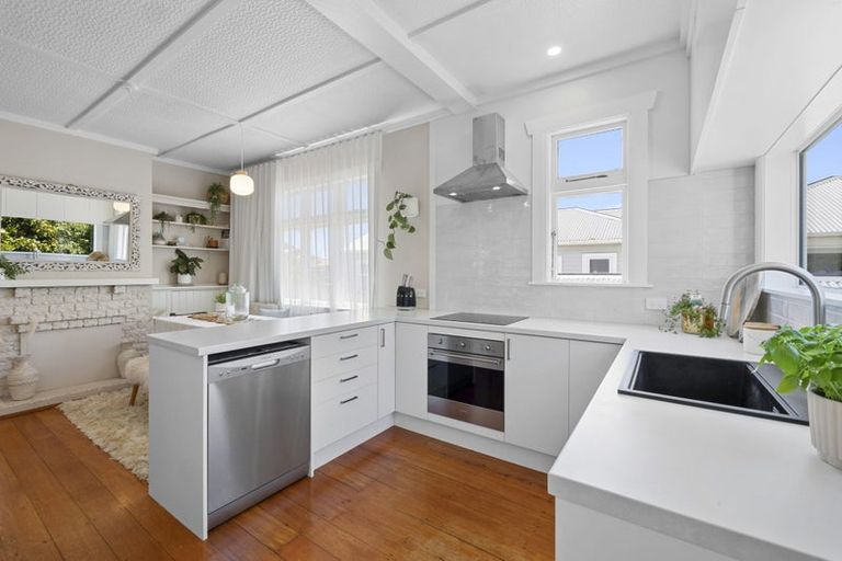 Photo of property in 22 Ngaio Street, Strandon, New Plymouth, 4312