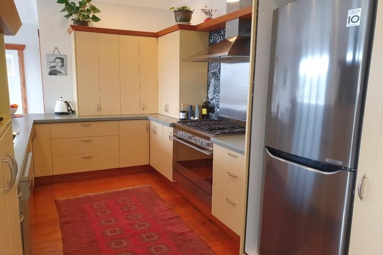 Photo of property in 12 Tamar Street, New Plymouth, 4310