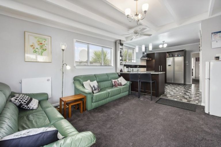 Photo of property in 1047 Fergusson Drive, Clouston Park, Upper Hutt, 5018