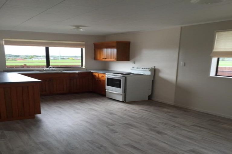 Photo of property in 2/16 Secretariat Place, Randwick Park, Auckland, 2105